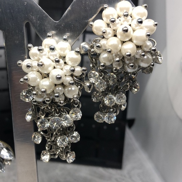 𝅺Bundle lot 2 statement style glam earrings faux pearls & rhinestones - Picture 6 of 7